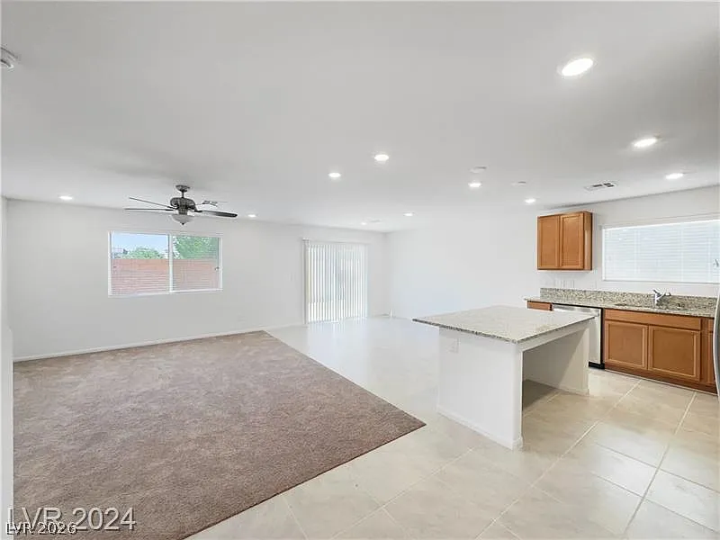 5 bed, 3.0 bath, 2290 sqft, $2,340 — Photo 4