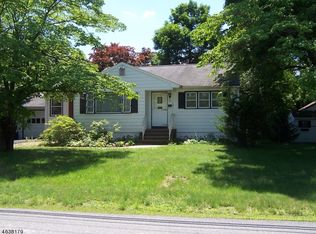 25 Mandeville Ave, Pequannock, NJ 07440
