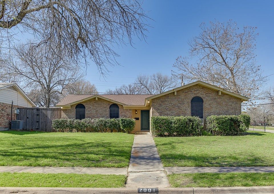 1st image of 2001 Laurel Oaks Dr