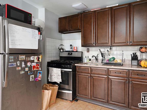 3rd image of 626 Willoughby Ave APT 1