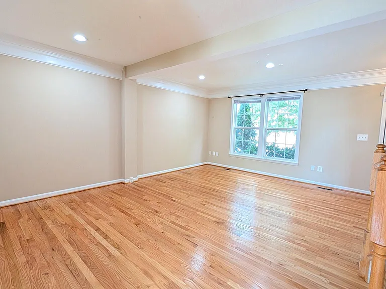 211 Shirley Sq SE — Photo 11