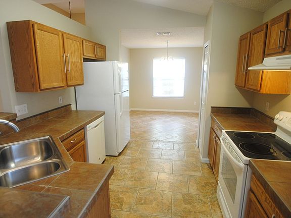 4th image of 572 Prosperity Lake Dr