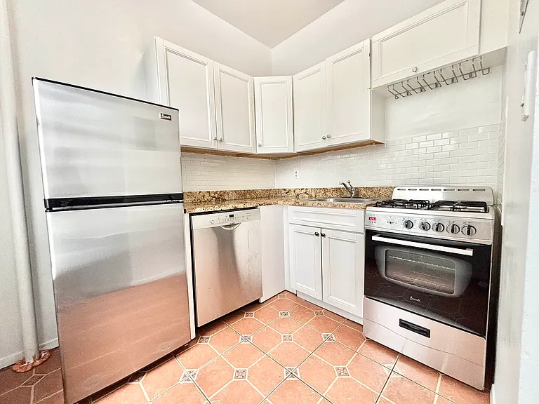 304 E 86th St #2A — Photo 2