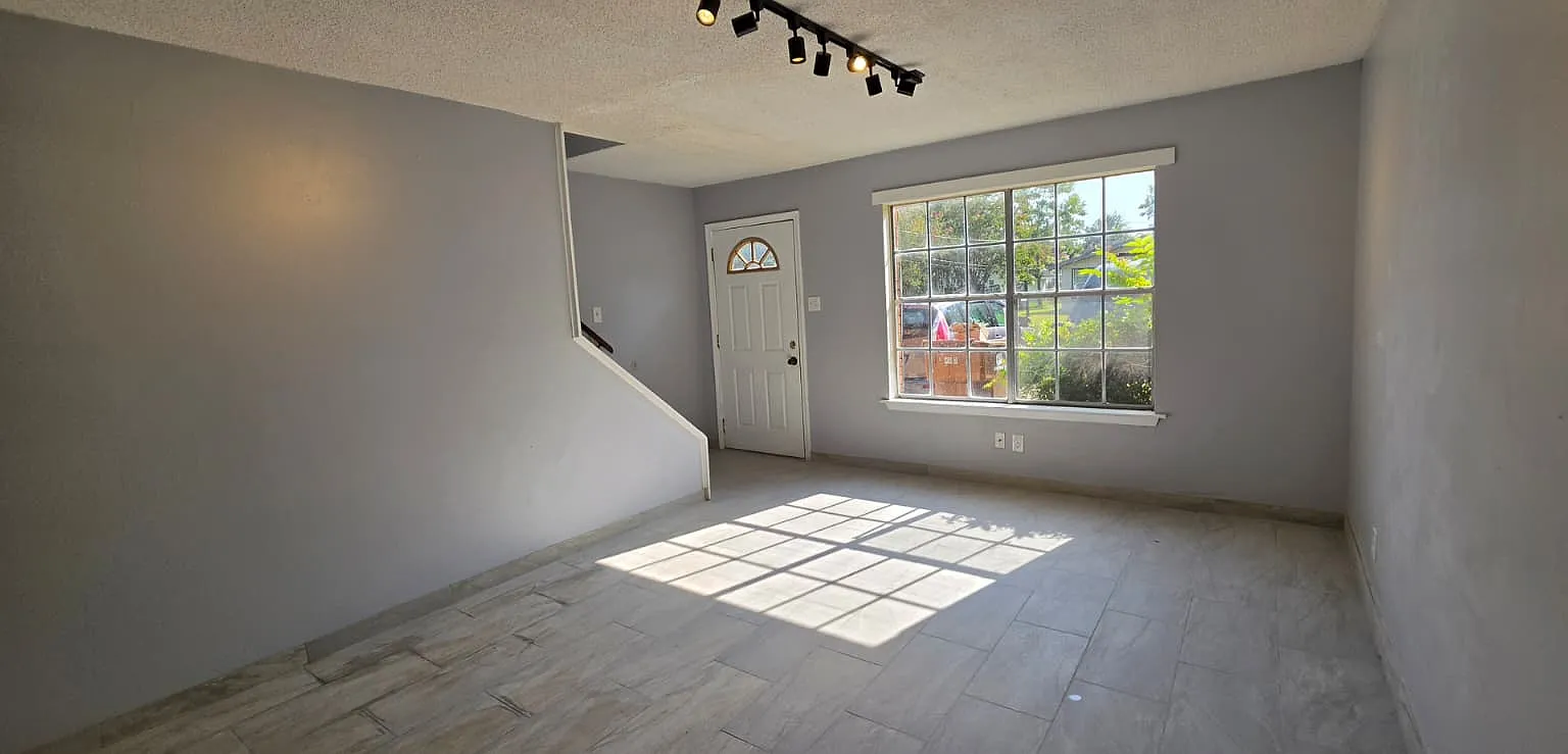 2 bed, 1010 sqft, $1,200 — Photo 4