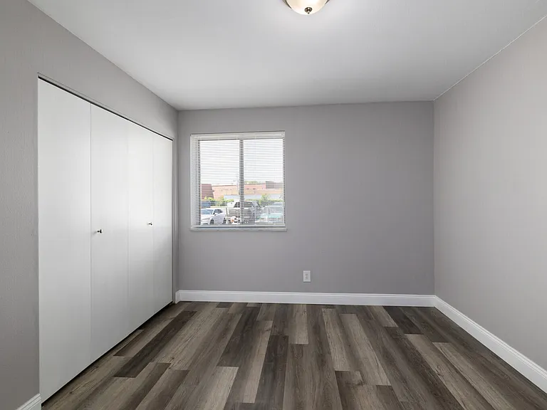 Versailles Apartments — Photo 15