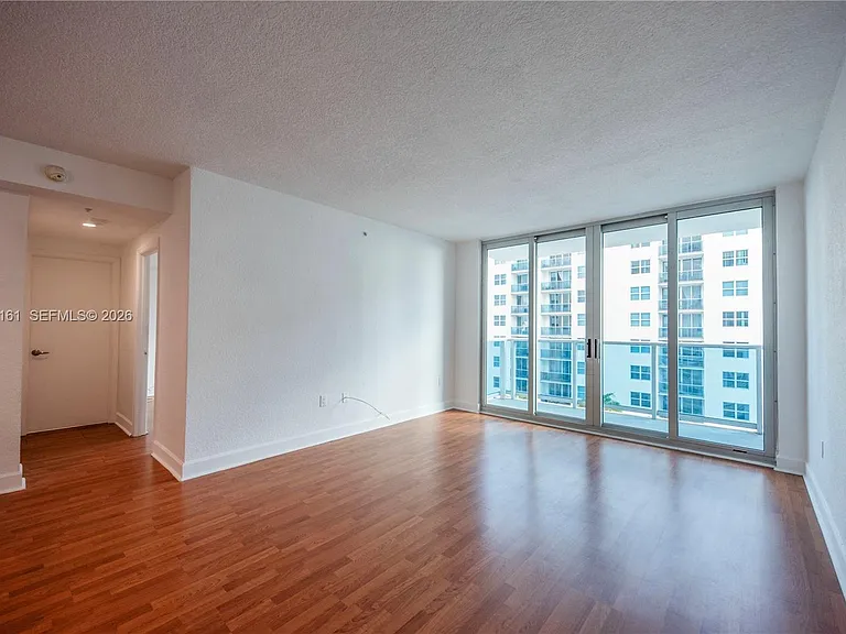 7501 E Treasure Dr #6A — Photo 6