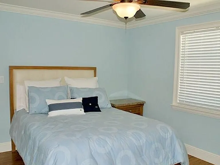 1065 Gulf Shore Blvd N #416 — Photo 7
