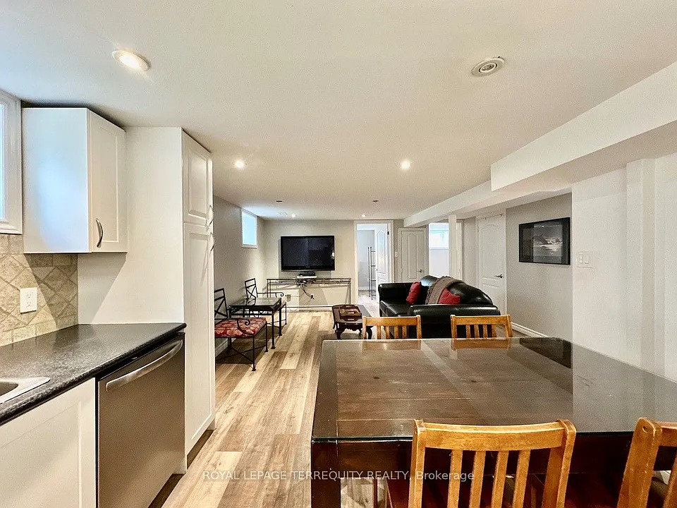 113 Scarboro Ave #BASEMENT