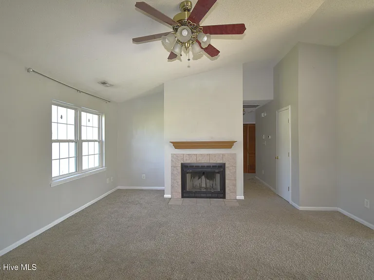 309 Kenilworth Pl — Photo 5