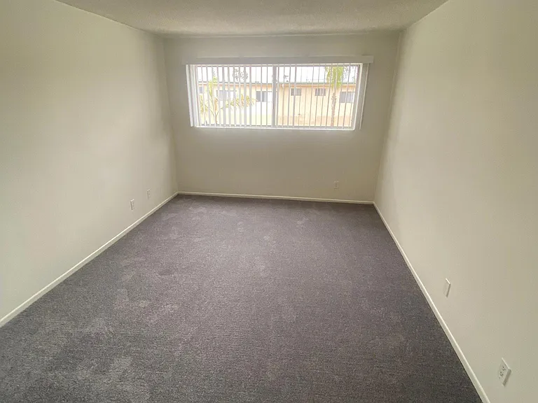 Chateau Garnet Apts. — Photo 40
