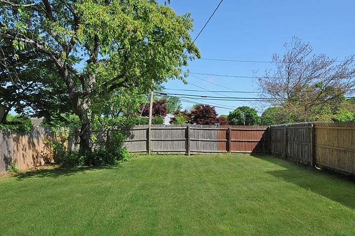 1st image of 8 Longstreet Dr