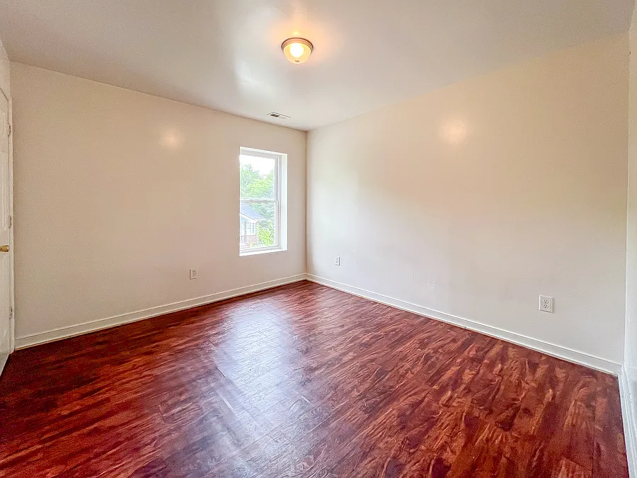 5 bed, 2.5 bath, 1984 sqft, $1,599 — Photo 4