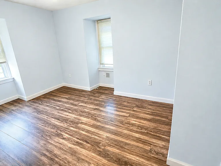 521 Brinton St #3 — Photo 4