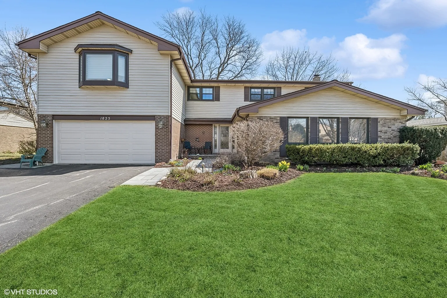 1825 Ivy Ln photo 1
