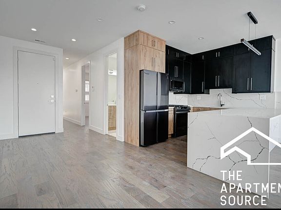 2nd image of 3008 W Belmont Ave #2F