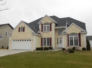 9755 S Rustic Pl, Oak Creek, WI 53154