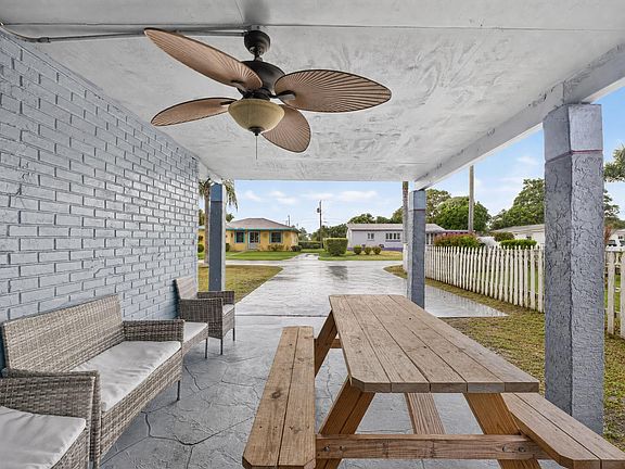 4th image of 741 NW 17th Court
