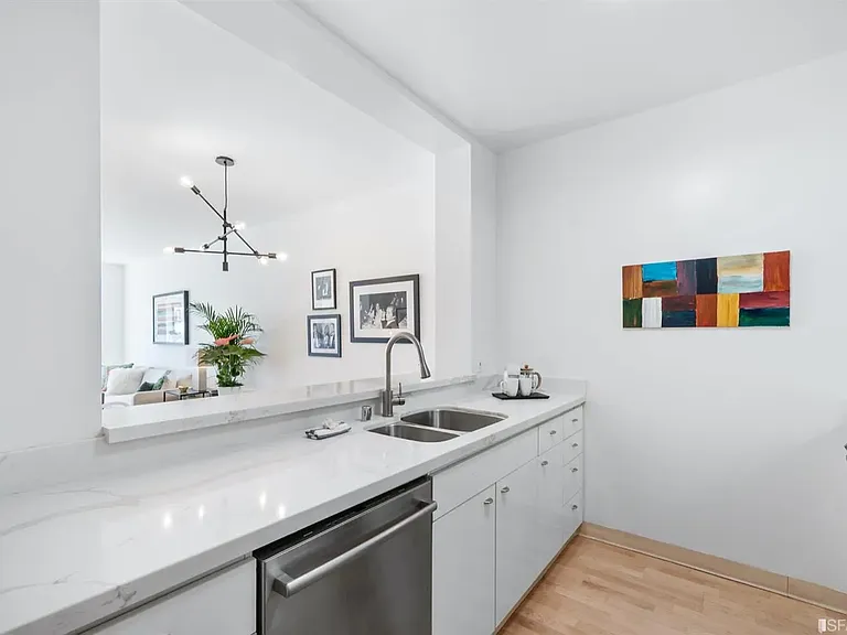 600 Chestnut St #409 — Photo 4