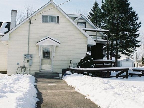 patio, fountain, & balcony