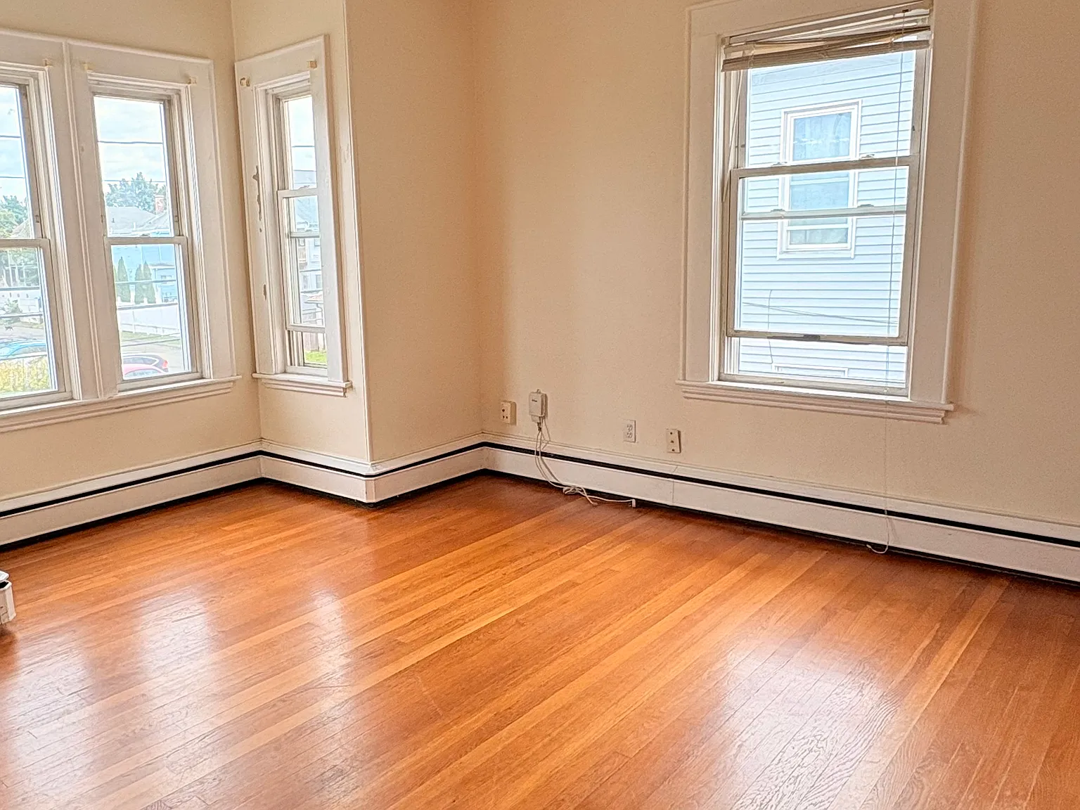 3 bed, 1100 sqft, $2,650 — Photo 2