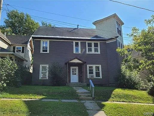 1 Bed, 1 Bath Apartment Available - 212 Farwell Street - HUD/Section 8 & DSS Accepted $700/month — Photo 1