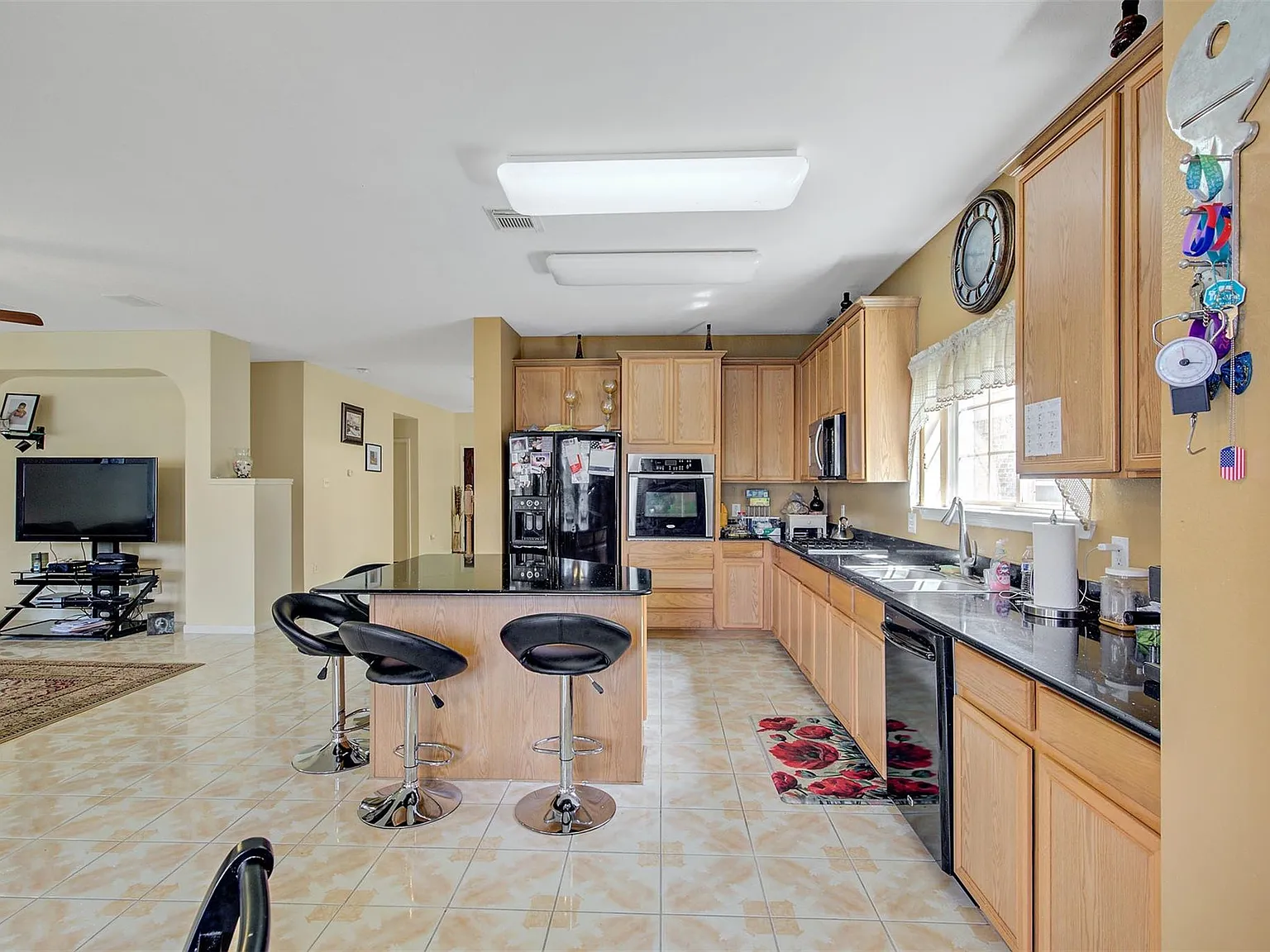 4 bed, 3.5 bath, 3622 sqft, $2,500 — Photo 4