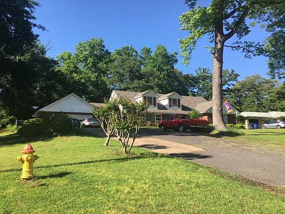 3rd image of 824 Booth Dr