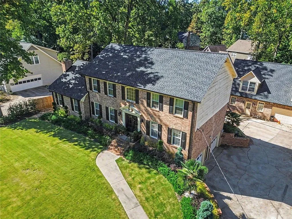4 bed, 4.0 bath, 5296 sqft, $4,300 — Photo 3