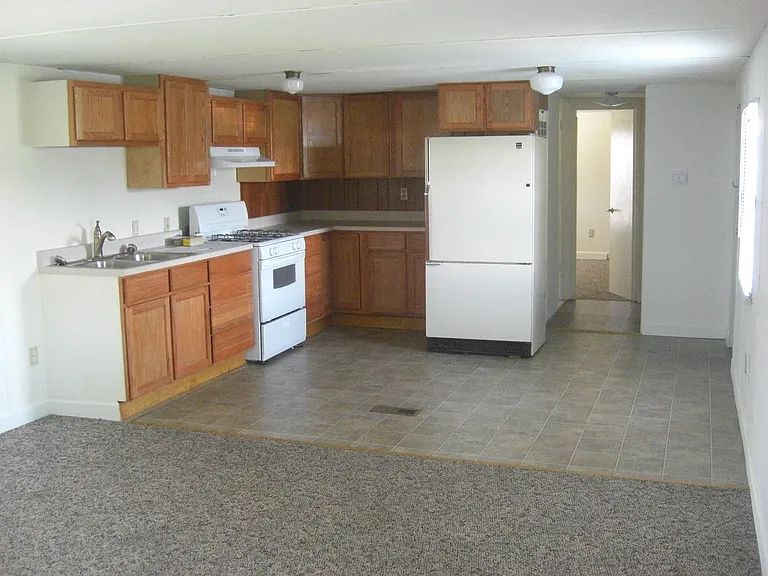 1909 W College St #6 — Photo 8