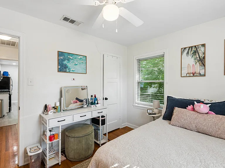 2821 S Hills Ave — Photo 16