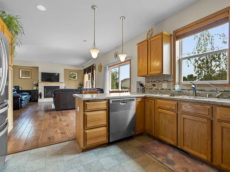 1206 Meadow Sweet Dr — Photo 10