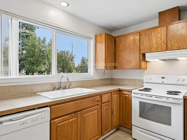 18016 NE Davis St — Photo 9
