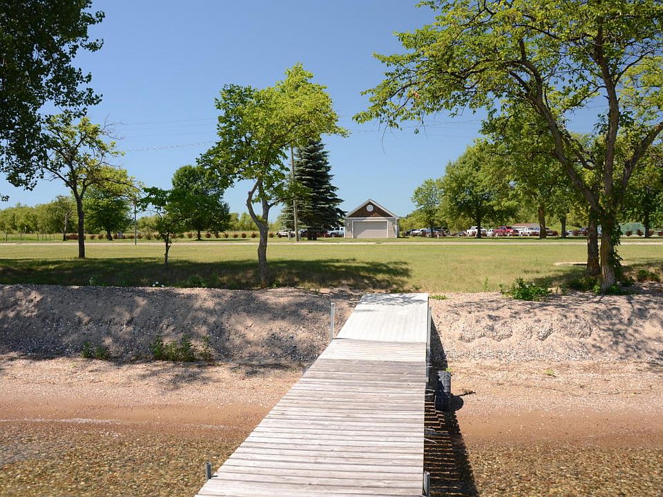 1st image of 743 Lake Shore Dr