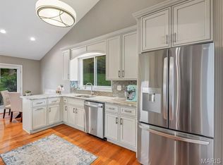 602 Valley Point Ln, Ballwin, MO 63021