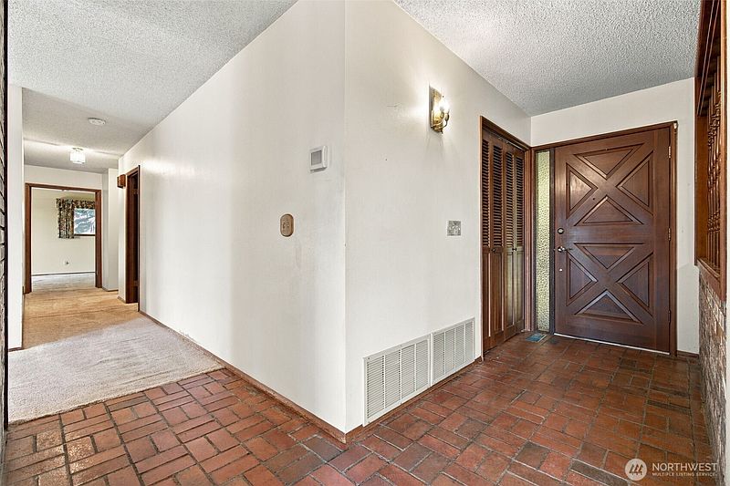 5th image of 353 SE Crestview Drive