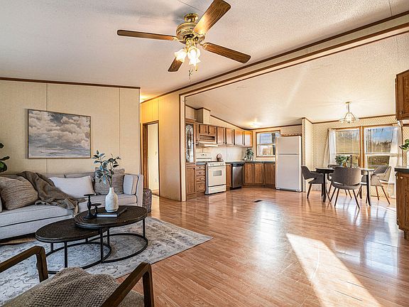 3rd image of 16176 Shaner Ave