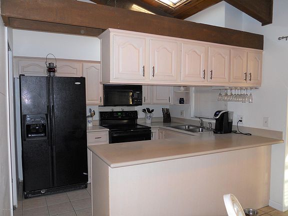5th image of 275 Bayhead Dr
