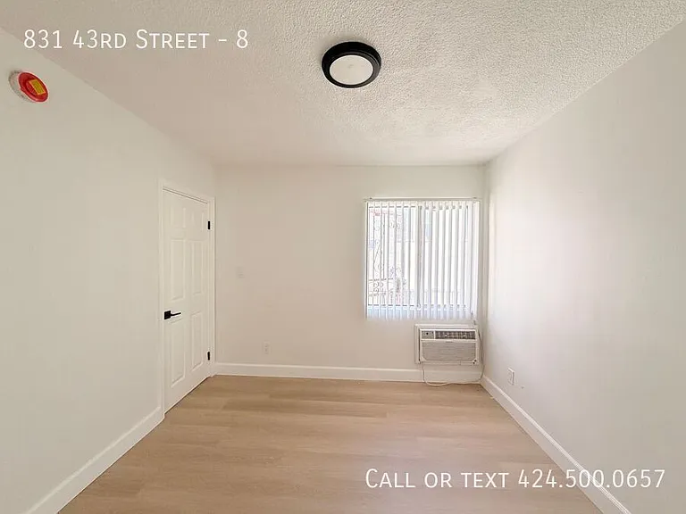 831 W 43rd St #8 — Photo 6
