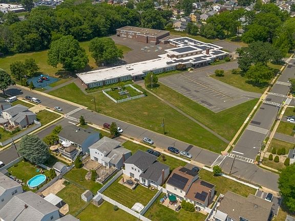 3rd image of 789 Mitchell Ave