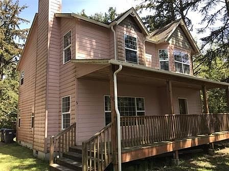 1st image of 910 Hassalo Ave SE