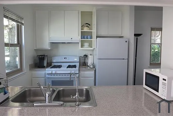 1000 N Hobart Blvd — Photo 9