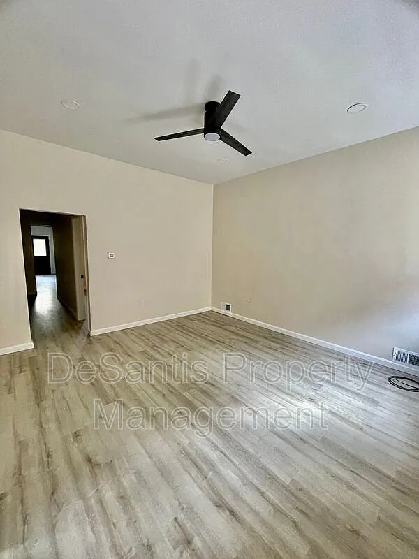 1 bed, 1.0 bath, 900 sqft, $1,100 — Photo 4