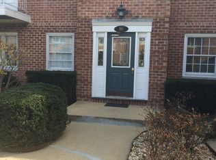 92 Shore Rd #A, Port Washington, NY 11050