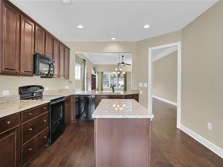 3708 Majestic Oak Dr — Photo 6
