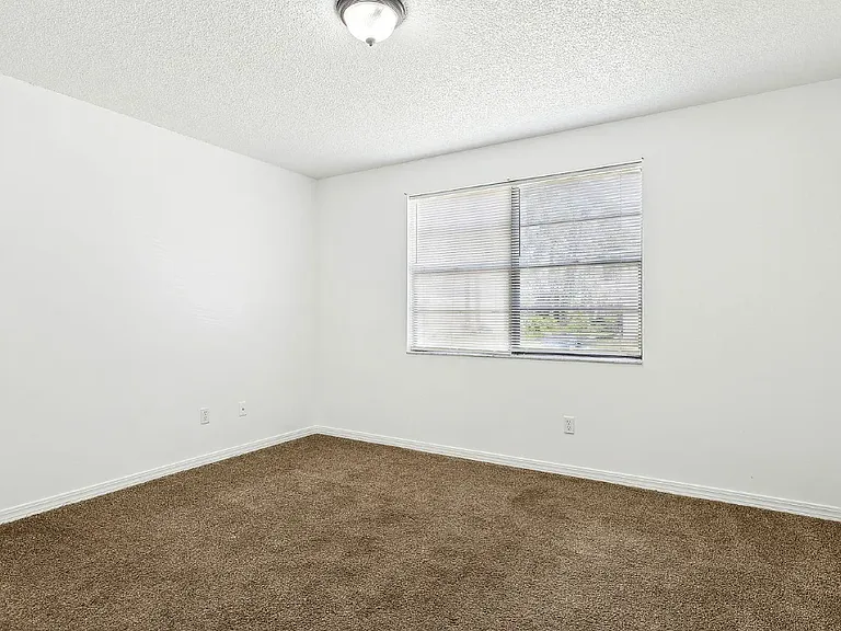 Bentwood Ln — Photo 14