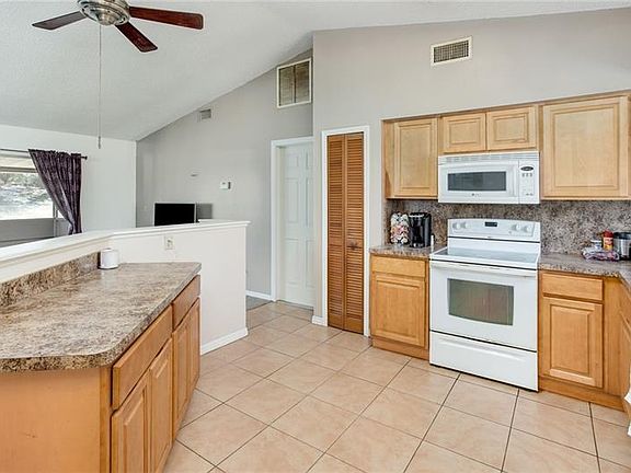 4th image of 511 Geranium St