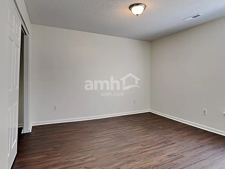 5069 Thornton Dr — Photo 14