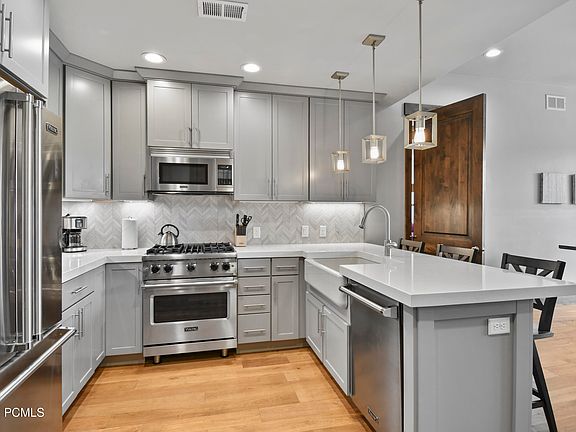 5th image of 3793 Blackstone Dr Unit 2H