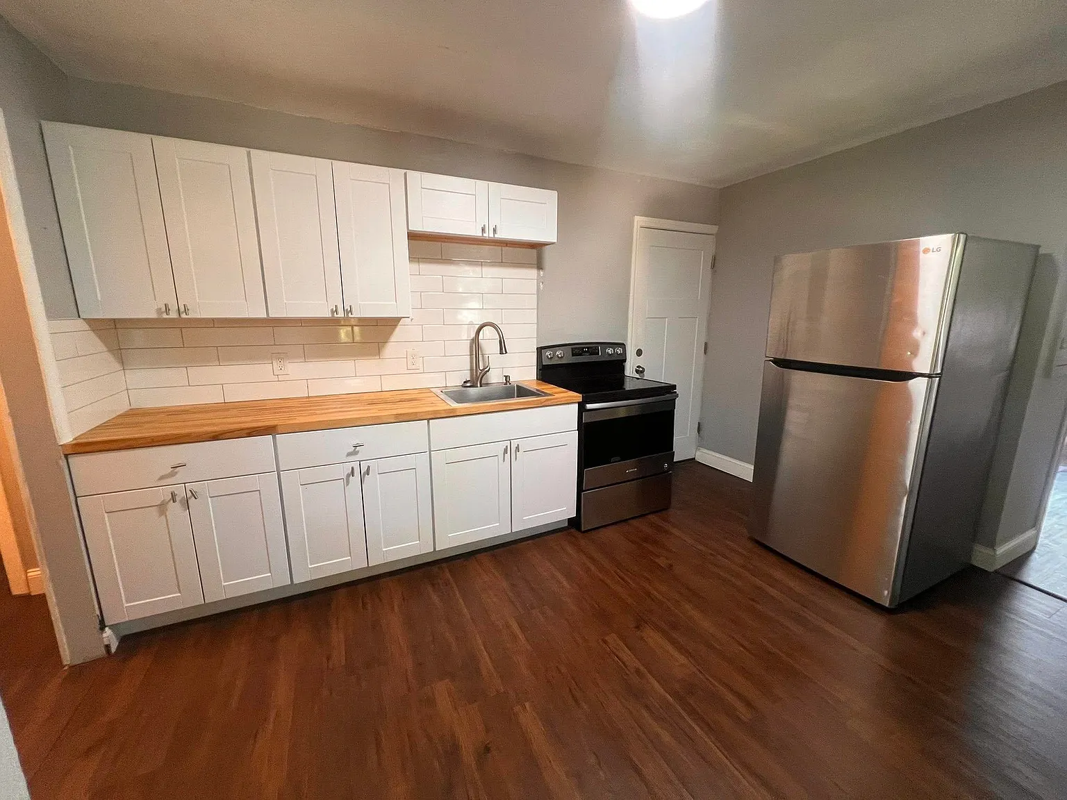 1 bed, 1.0 bath, 1000 sqft, $1,800 — Photo 2