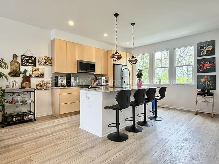 547 Parkside Way — Photo 4